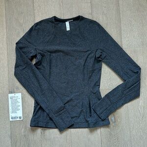 EUC it's rulu run long sleeve shirt size 4 heathered graphite grey/black lulu